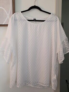 White Chevron Textured Flutter Sleeve Blouse
